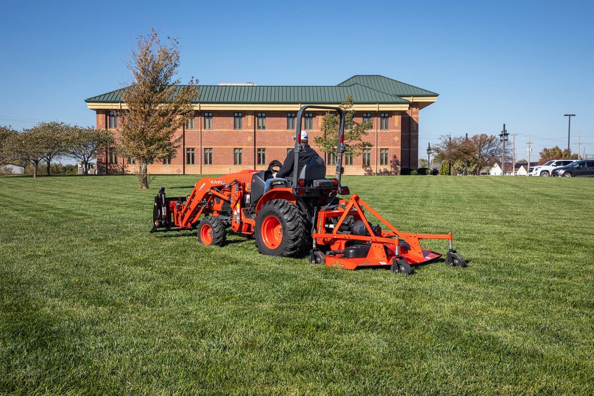 FDR16 SERIES GROOMING MOWERS